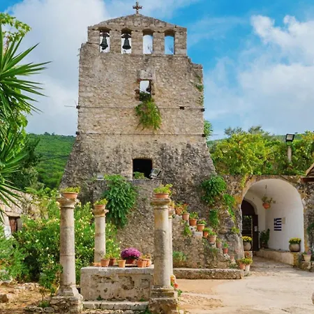 The Yiameli Collection - Yasmi Skinária